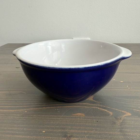 Emile Henry small double handled bowl - Picture 12 of 12